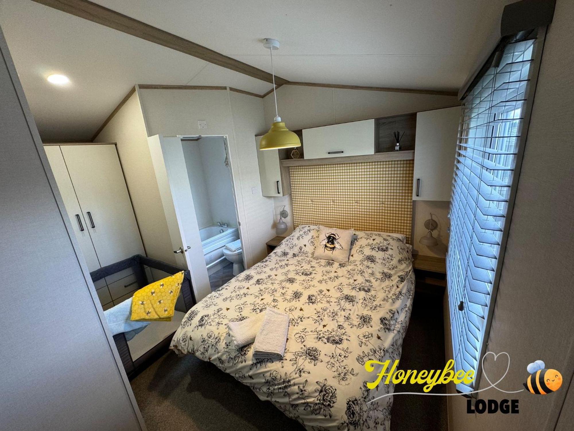 Honeybee Lodge Morpeth Exterior photo